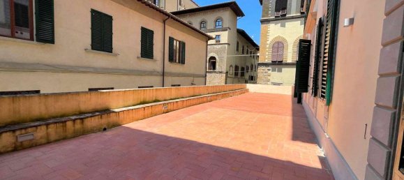 3 bedrooms Apartment in Florence, Italy No. 345622 7