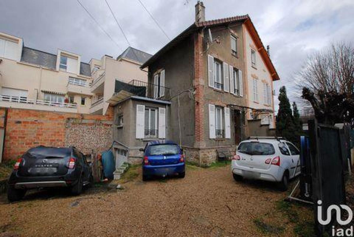 3 bedrooms House in Sannois, France No. 23045