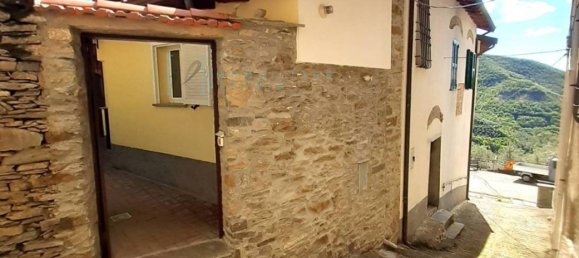 2 bedrooms House in Pieve di Teco, Italy No. 305581 2