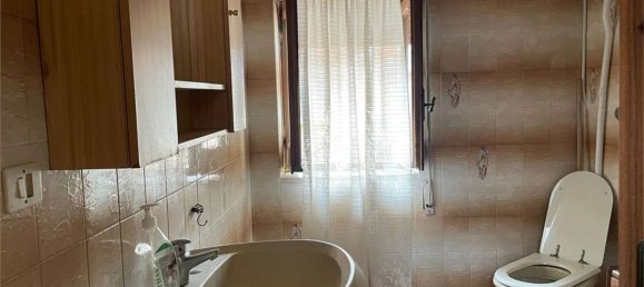 240m² Building in Mondragone, Italy No. 377947 2