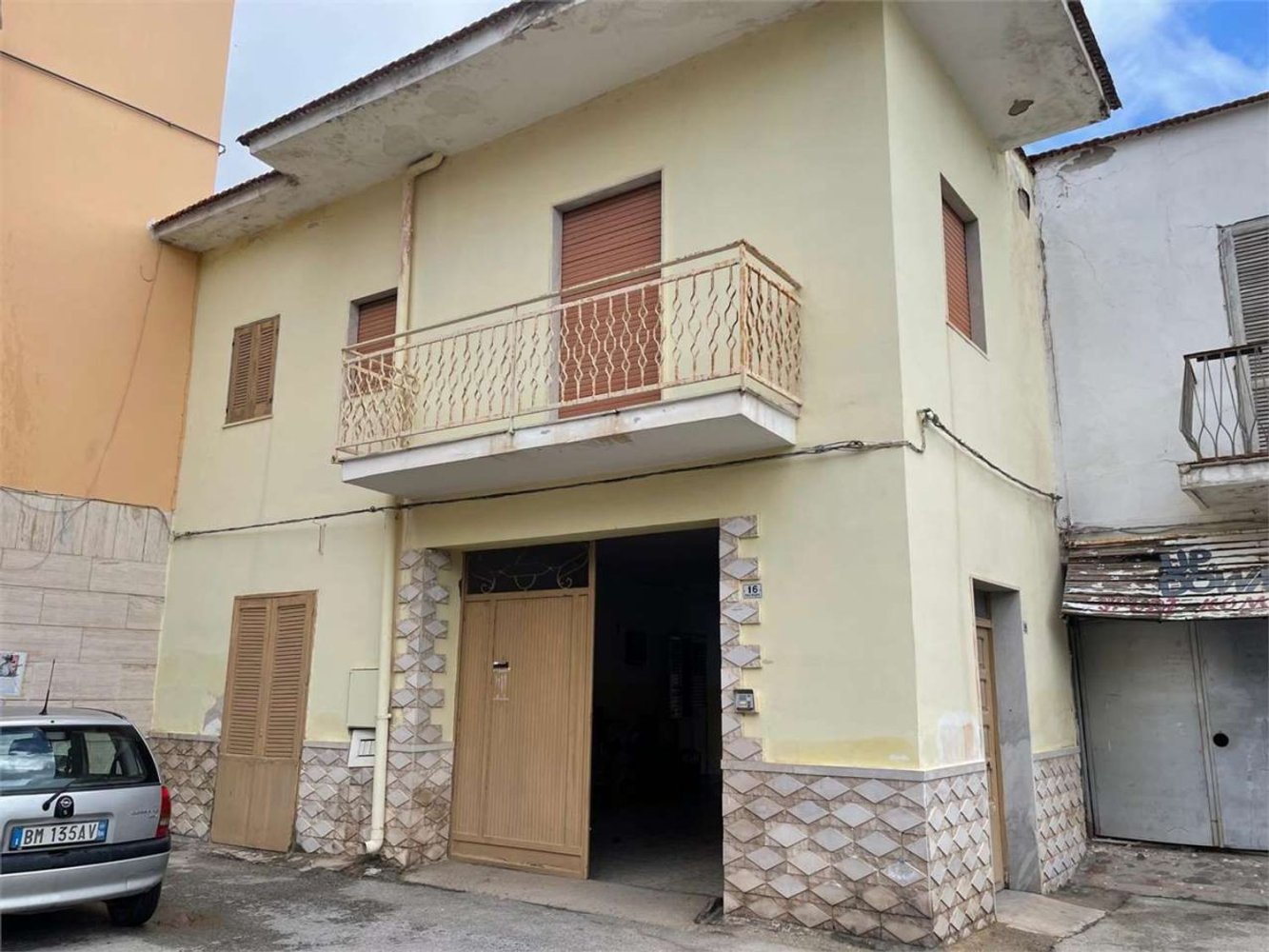 240m² Building in Mondragone, Italy No. 377947