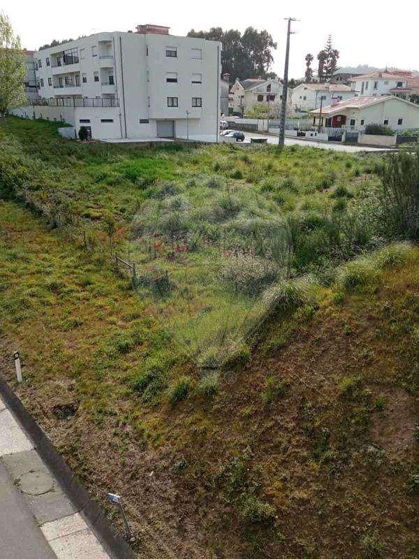 Grundstück in Nogueira da Regedoura, Portugal 1500m², Nr. 67891