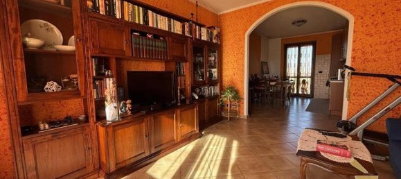 Дом с 5 комнатами в Виллафранка д'Асти, Италия № 177712 32