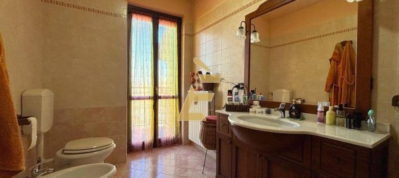 Дом с 5 комнатами в Виллафранка д'Асти, Италия № 177712 40