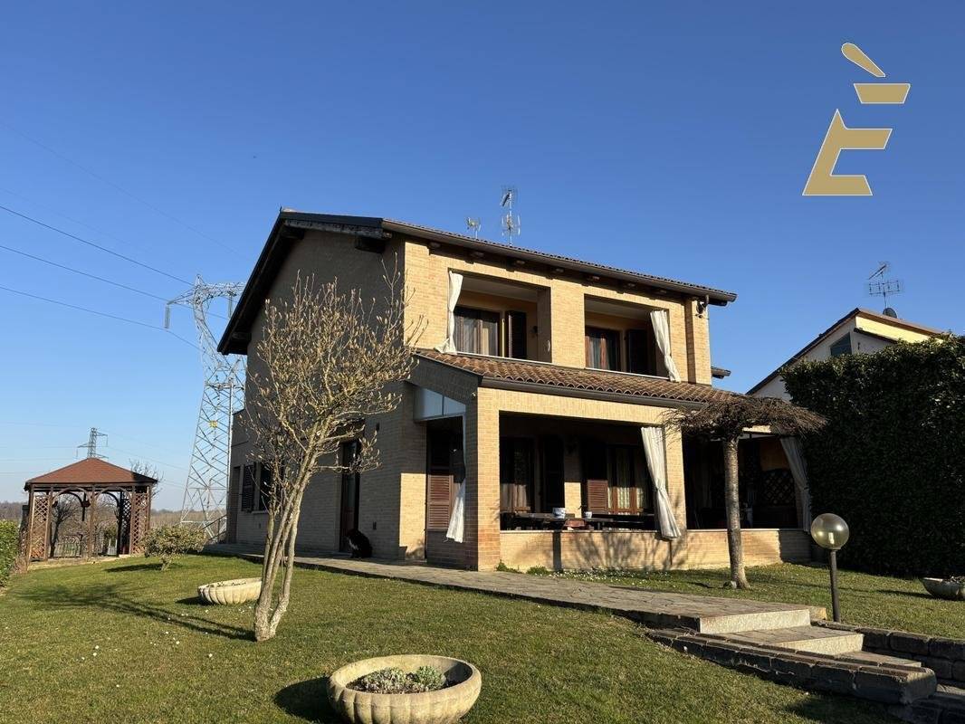 Дом с 5 комнатами в Виллафранка д'Асти, Италия № 177712