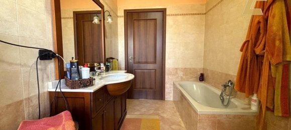 Дом с 5 комнатами в Виллафранка д'Асти, Италия № 177712 2