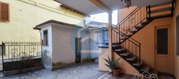 3غرفة منزل في Solto Collina, Italy رقم 87273 9