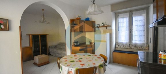 3غرفة منزل في Solto Collina, Italy رقم 87273 10