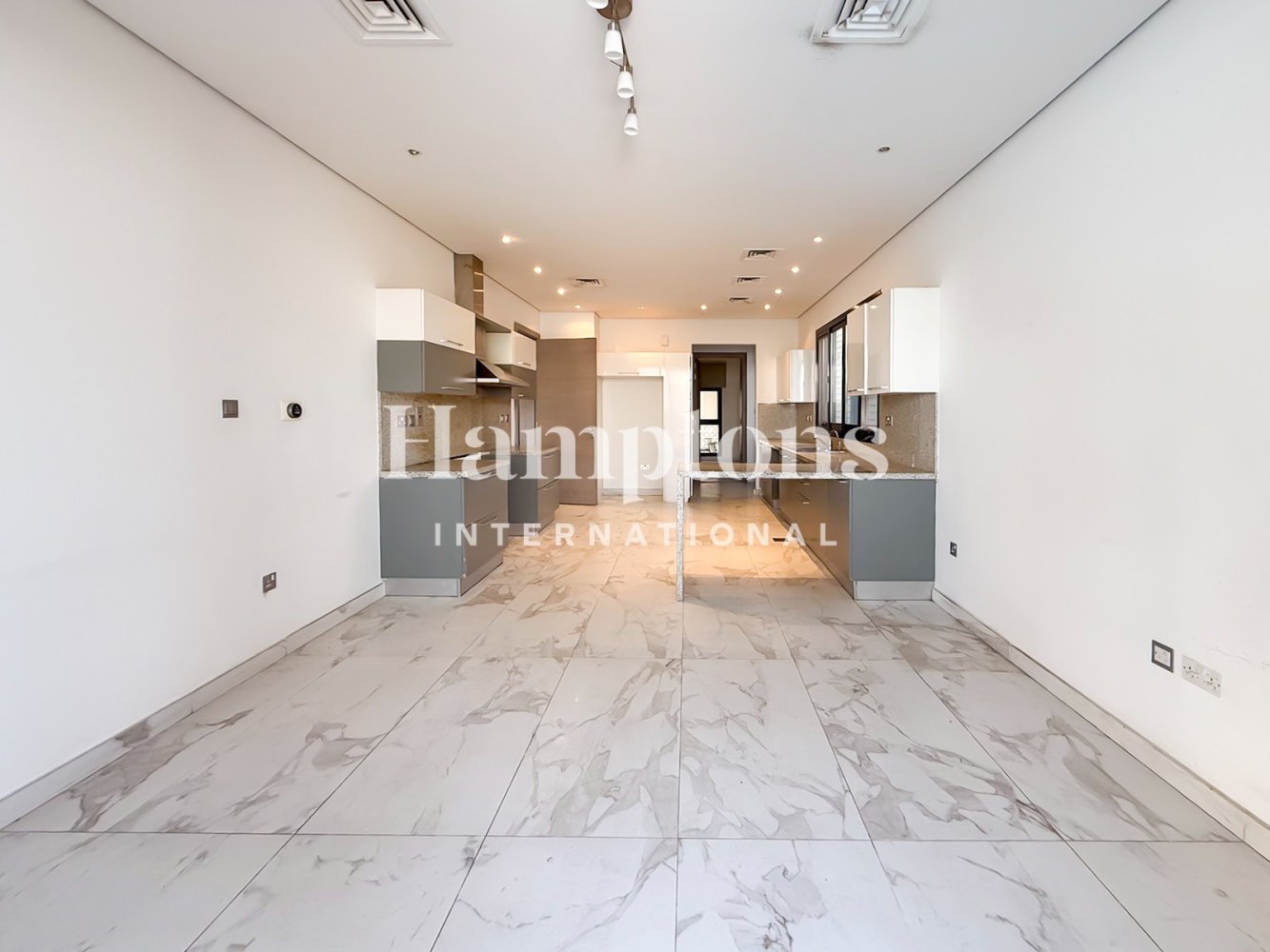 Вилла с 5 спальнями в Jumeirah Village Triangle, ОАЭ № 123823