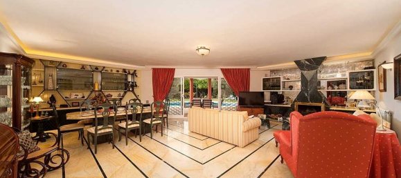 Villa de 4 dormitorios en Estepona, Spain No. 118878 3