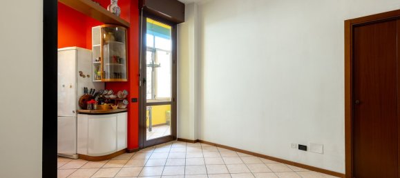 2 rooms Apartment in Milan, Italy No. 244365 8