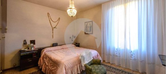 4 bedrooms House in Reggio Emilia, Italy No. 99119 5