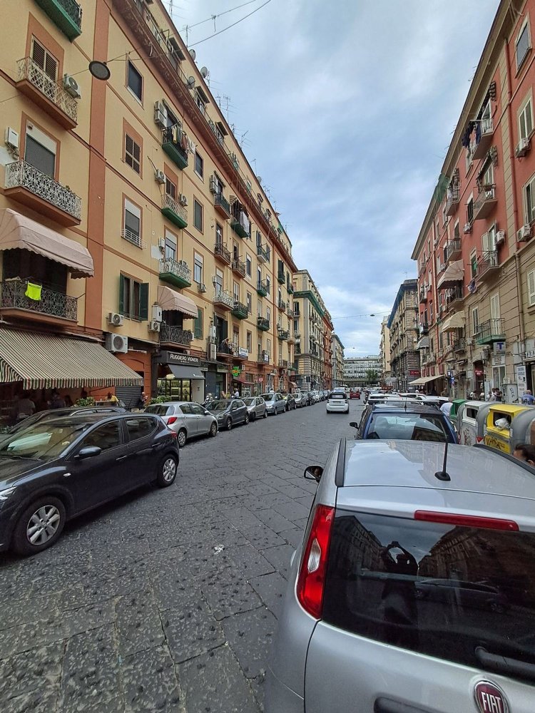 4 bedrooms Apartment in Naples, Italy No. 363853