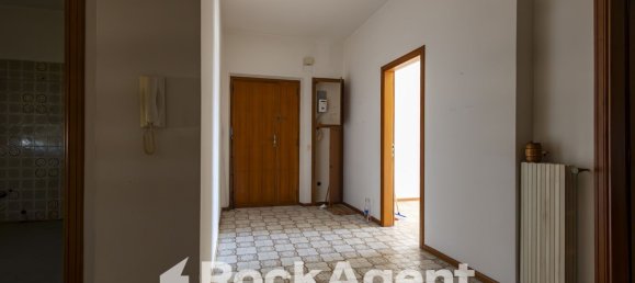 5 rooms Apartment in Catanzaro, Italy No. 107975 22