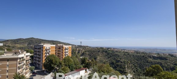 5 rooms Apartment in Catanzaro, Italy No. 107975 9