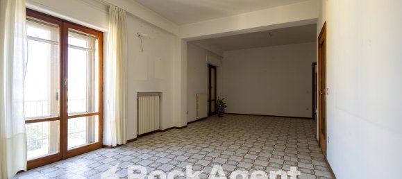 5 rooms Apartment in Catanzaro, Italy No. 107975 5