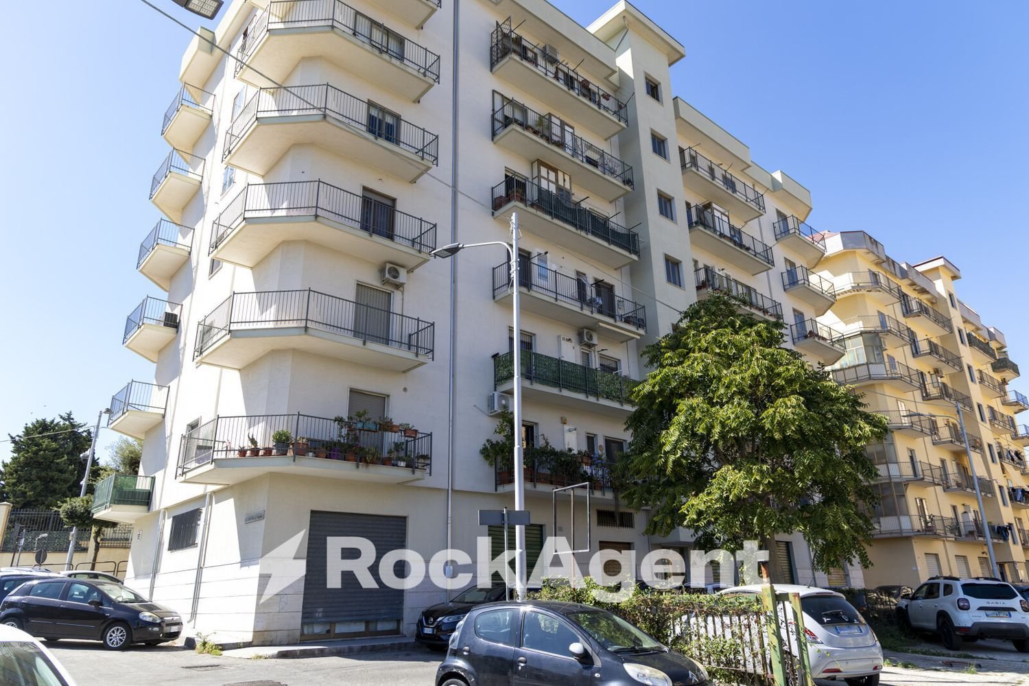 5 rooms Apartment in Catanzaro, Italy No. 107975