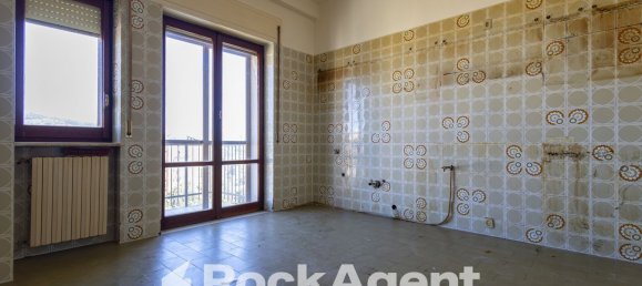 5 rooms Apartment in Catanzaro, Italy No. 107975 27