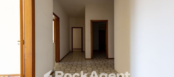 5 rooms Apartment in Catanzaro, Italy No. 107975 7