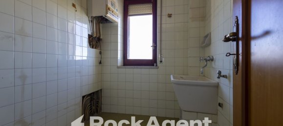 5 rooms Apartment in Catanzaro, Italy No. 107975 29