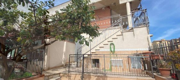 Casa de 3 dormitorios en San Severo, Italy No. 26114 2