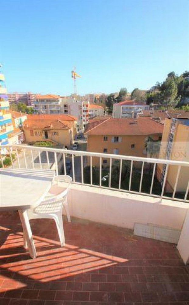 2 bedrooms Condo in Menton, France No. 16442