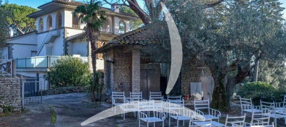 5 bedrooms Villa in Passignano sul Trasimeno, Italy No. 1508 8