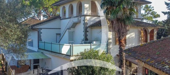 5 bedrooms Villa in Passignano sul Trasimeno, Italy No. 1508 4