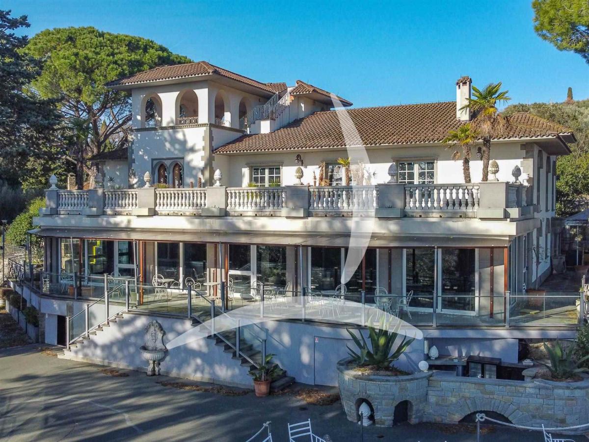 5 bedrooms Villa in Passignano sul Trasimeno, Italy No. 1508