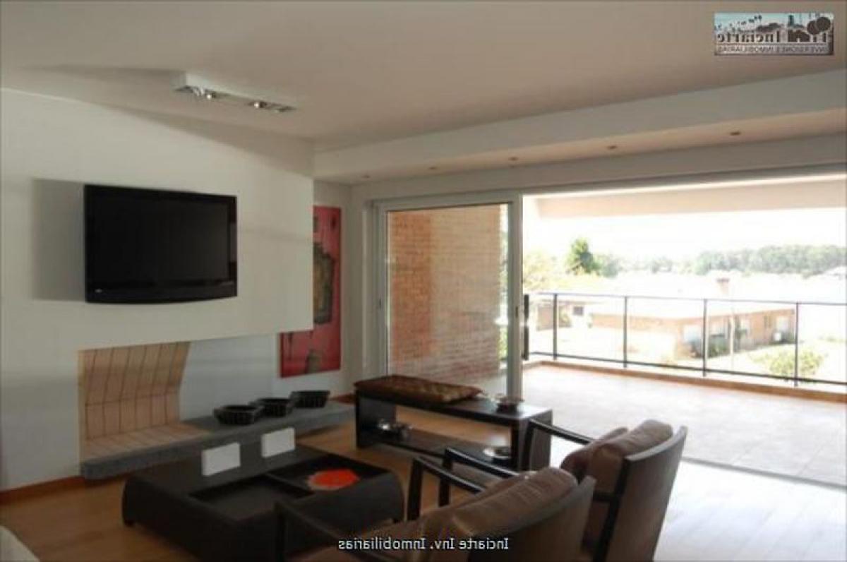 4 bedrooms Apartment in Montevideo, Uruguay No. 12641