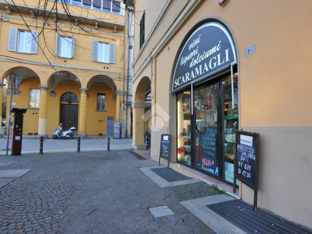 2 rooms Commercial property in Bologna, Italy No. 4647