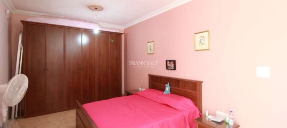 3 Schlafzimmer Haus in Kirkop, Malta, Nr. 8063 2