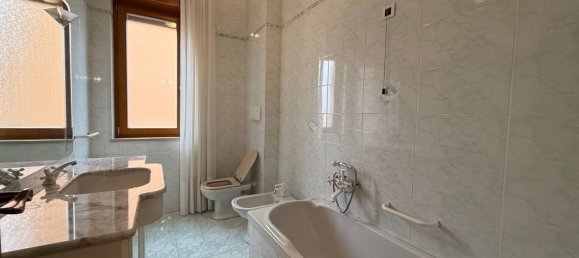 5-salle Appartement à Vicenza, Italy No. 260973 9