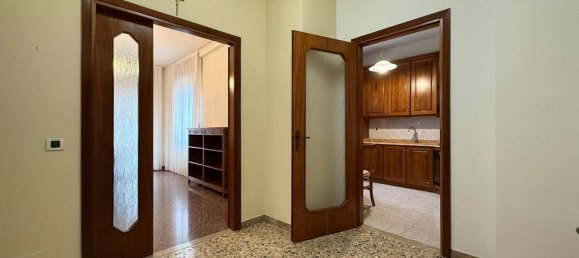 5-salle Appartement à Vicenza, Italy No. 260973 2