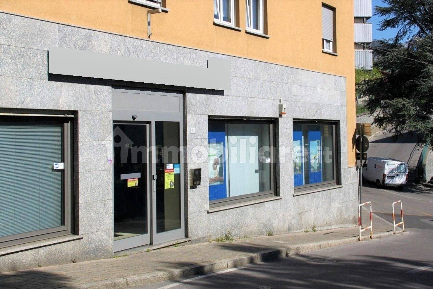 Propriété commerciale à Civate, Italy 223m² No. 311151