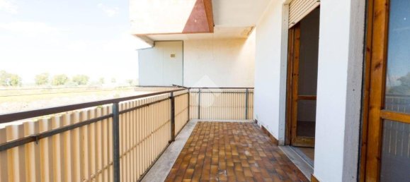 2 bedrooms Apartment in Manfredonia, Italy No. 294178 3