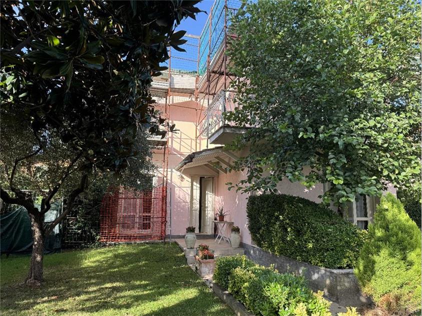 3 bedrooms Villa in Forte dei Marmi, Italy No. 192213