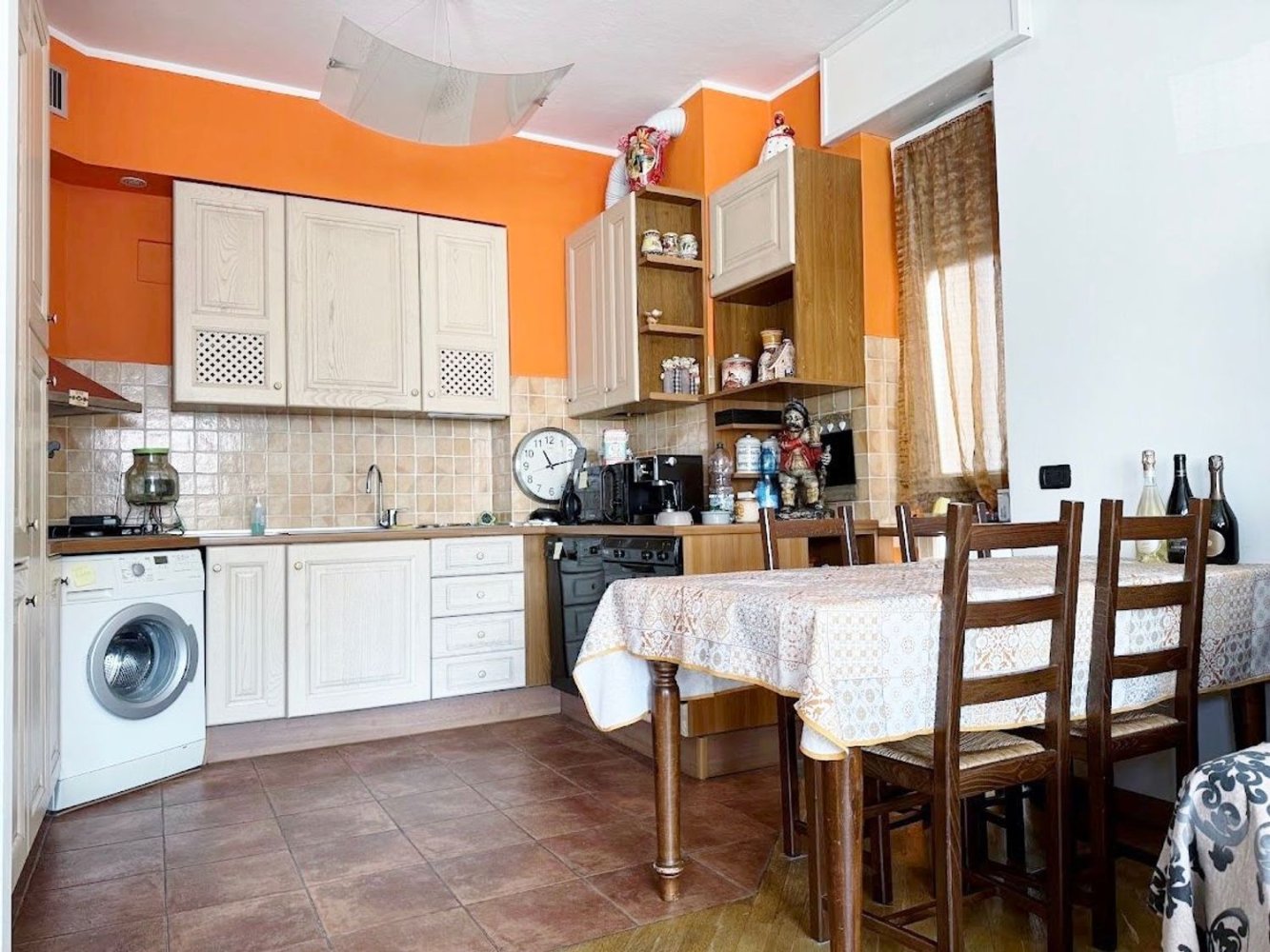 3-salle Appartement à Monza, Italy No. 234742