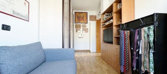 3-salle Appartement à Monza, Italy No. 234742 8