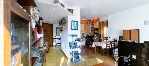 3-salle Appartement à Monza, Italy No. 234742 4