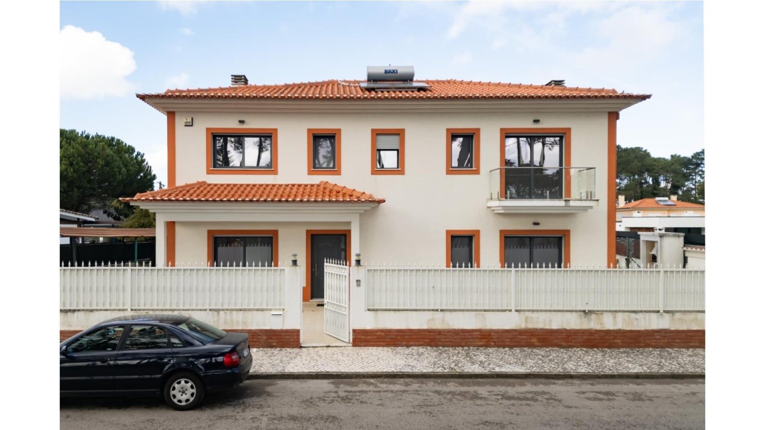 10 bedrooms Villa in Corroios, Portugal No. 95101