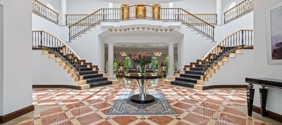 5 bedrooms Villa in Marbella, Spain No. 136497 9