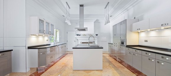 5 bedrooms Villa in Marbella, Spain No. 136497 19