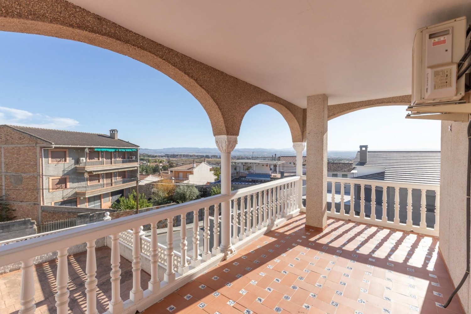 5 bedrooms Townhouse in Jun, Spain No. 257409