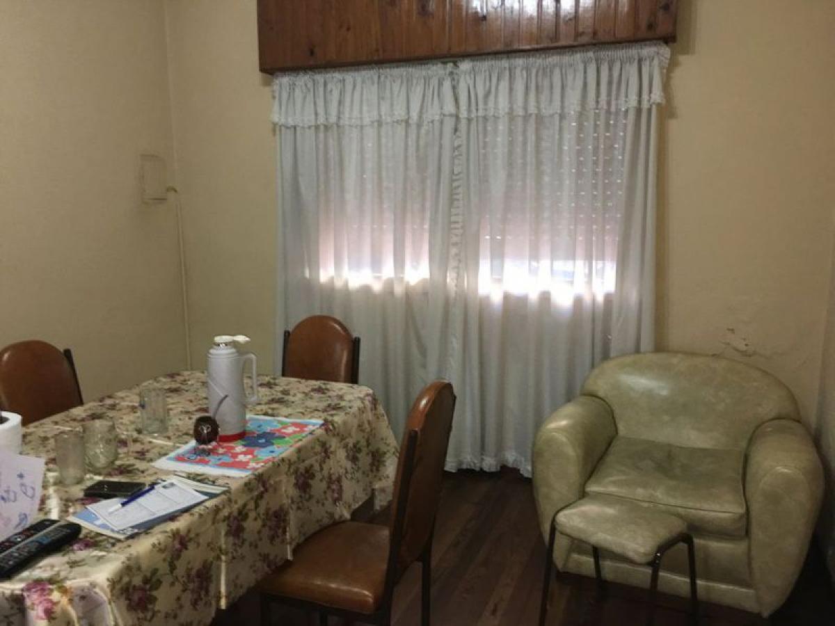 Casa de 3 dormitorios en Buenos Aires, Argentina No. 101548