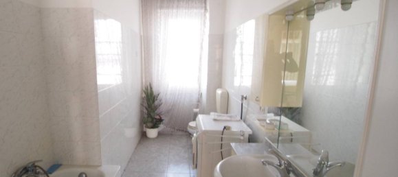 3 rooms Apartment in Turin, Italy No. 114501 2