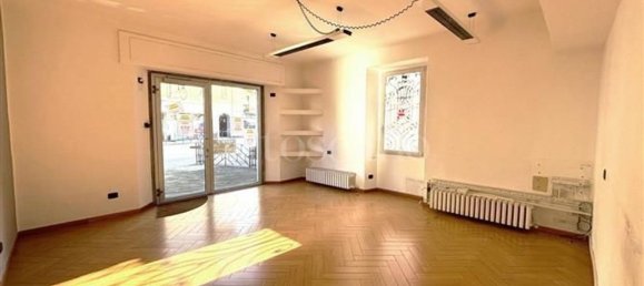 Здание 600м² в Эрба, Италия № 84620 5