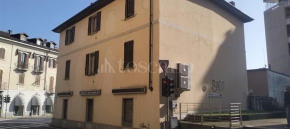 Здание 600м² в Эрба, Италия № 84620 3