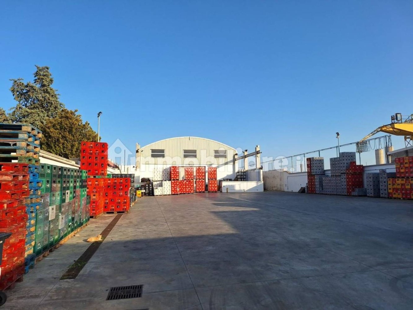 1290m² Warehouse in Bari, Italy No. 314696