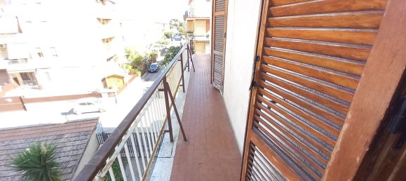 3 rooms Apartment in Rome, Italy No. 205457 4